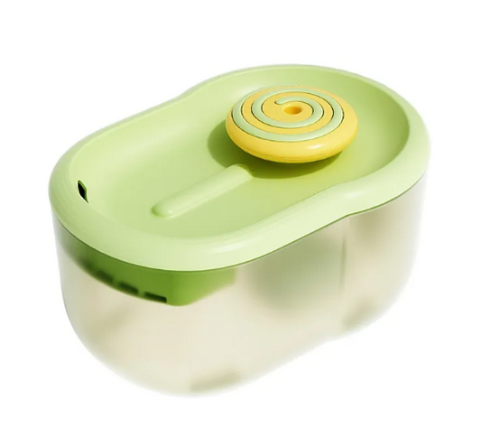 Automatic pet water fountain in green